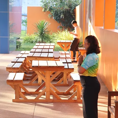 ผลงานวิสุทธิ์ วูด: โรงเรียน มอ.วิทยานุสรณ์ — ชุดโต๊ะโรงอาหารทั้งหมด สั่งผลิตจากวิสุทธิ์ วูด